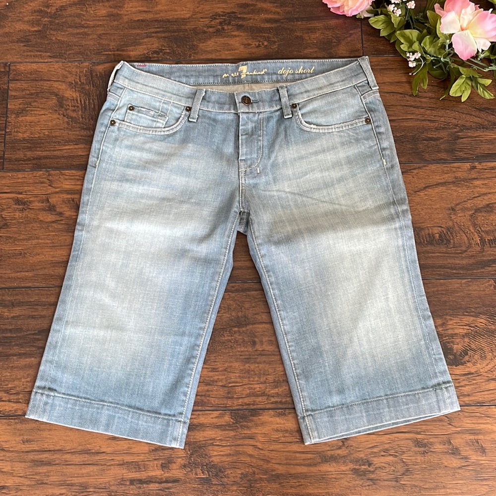 Trendy Women’s Denim culotte style shorts size 32